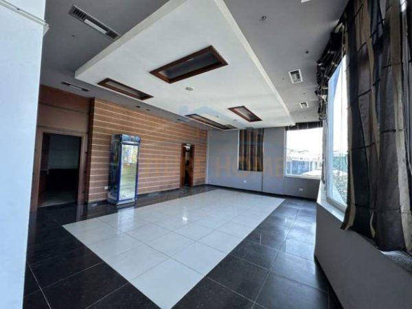 Tirane, jepet me qera ambjent biznesi Kati 1, 112 m² 800 Euro (INSITUT)