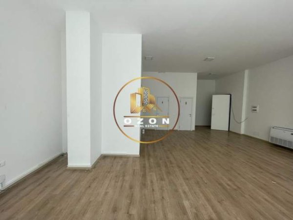 Tirane, jepet me qera ambjent biznesi Kati 1, 100 m² 1.300 Euro (RRUGA E KAVAJES)