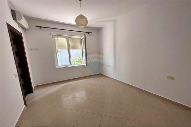 Tirane, jepet me qera apartament 2+1+BLK Kati 3, 400 Euro (Kopshti Botanik)