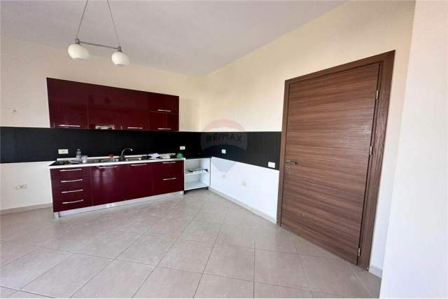 Tirane, jepet me qera apartament 2+1+BLK Kati 3, 400 Euro (Kopshti Botanik)