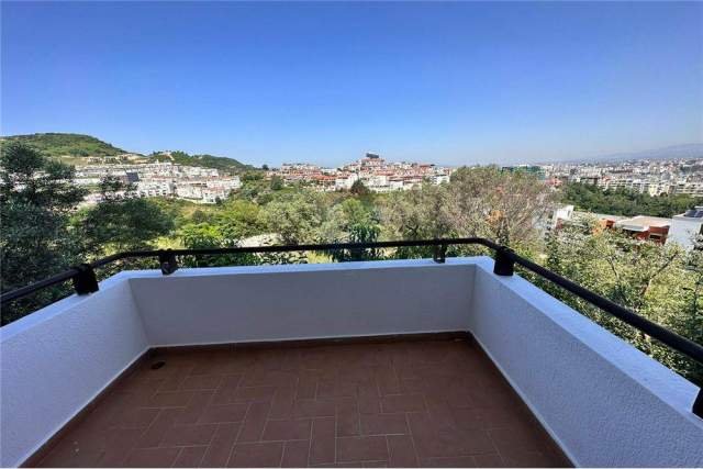 Tirane, jepet me qera apartament 2+1+BLK Kati 3, 400 Euro (Kopshti Botanik)