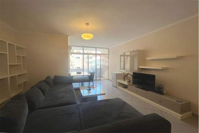 Tirane, jepet me qera apartament Kati 8, 105 m² 550 Euro (Komuna e Parisit)