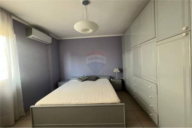 Tirane, jepet me qera apartament Kati 8, 105 m² 550 Euro (Komuna e Parisit)