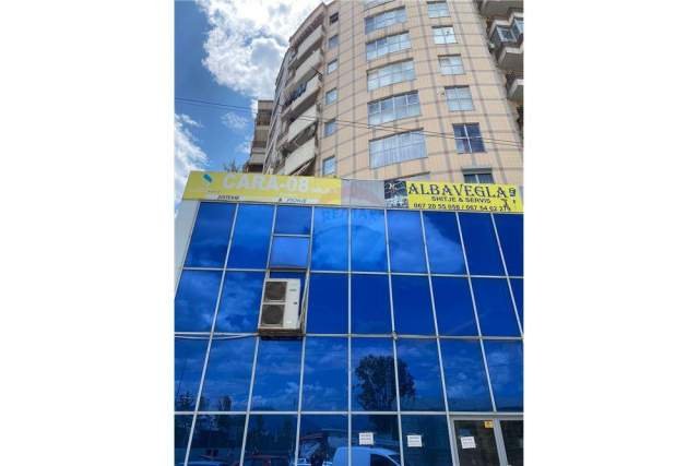 Tirane, jepet me qera dyqan Kati 1, 87 m² 900 Euro (Astir)