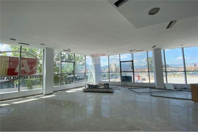 Tirane, jepet me qera dyqan Kati 1, 87 m² 900 Euro (Astir)