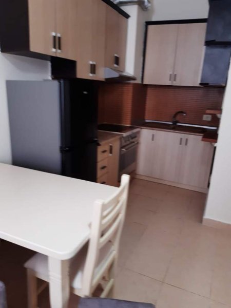 Tirane, jepet me qera apartament 1+1+BLK Kati 4, 78 m² 300 Euro (prane bar Artisti)