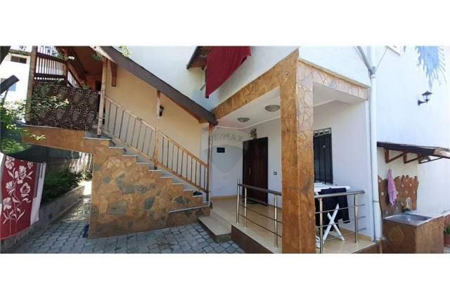 Tirane, shitet Vile 2 Katshe Kati 2, 216 m² 160.000 Euro (Babrru)