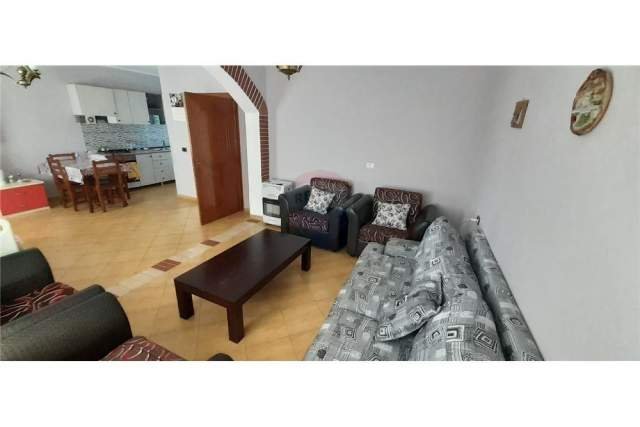 Tirane, shitet Vile 2 Katshe Kati 2, 216 m² 160.000 Euro (Babrru)