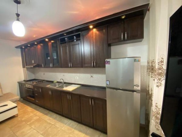 Tirane, jepet me qera apartament 1+1 Kati 5, 50 m² 36.000 Leke (tek Aldenti)