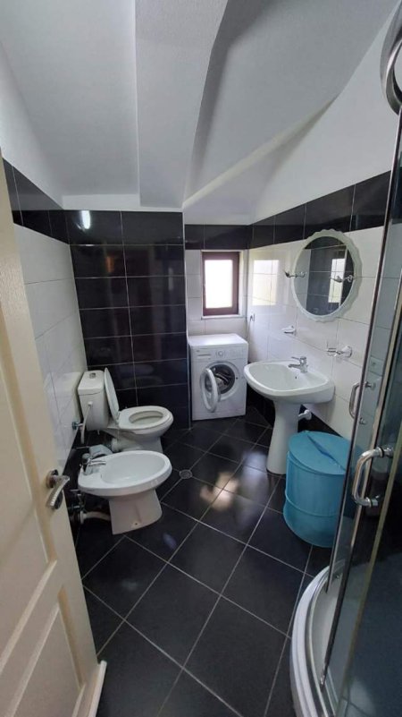 Tirane, jepet me qera apartament 2+1+A+BLK Kati 3, 100 m² 800 Euro (Parku i Liqenit)