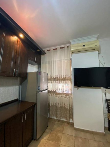 Tirane, jepet me qera apartament 1+1 Kati 5, 50 m² 36.000 Leke (tek Aldenti)