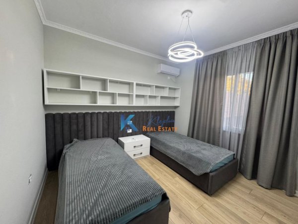Tirane, jap me qera apartament 3+1+Ballkon Kati 3, 92 m² 1.050 € (Perballe Gjykates se Rrethit)