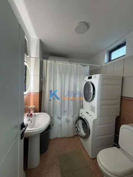 Tirane, jap me qera apartament 3+1+Ballkon Kati 3, 92 m² 1.050 € (Perballe Gjykates se Rrethit)