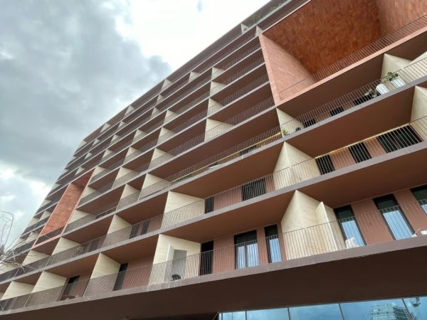 Tirane, jepet me qera zyre Kati 1, 163 m² 3.000 € (ALTANA REZIDENC)