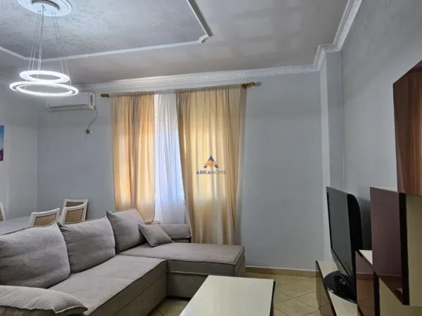 Tirane, jepet me qera apartament 1+1+Ballkon Kati 7, 92 m² 550 € (don bosko)