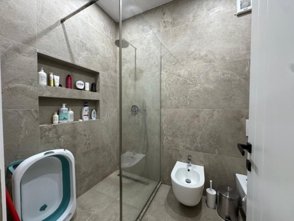 Tirane, shes apartament 2+1+Ballkon Kati 2, 106 m² 155.000 € (Fresku)