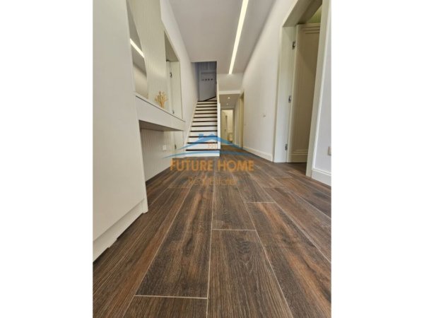 Tirane, jepet me qera Vile 2 Katshe , 700 m² 2.500 € (Mullet)