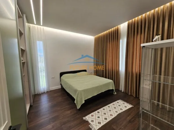 Tirane, jepet me qera Vile 2 Katshe , 700 m² 2.500 € (Mullet)