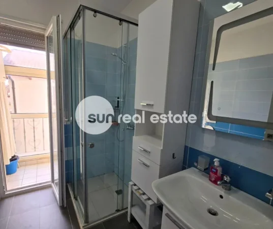 Shkoder, jepet me qera apartament 1+1+Ballkon Kati 2, 60 m² 400 € (GJUHADOL)