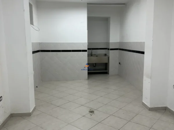 Tirane, jepet me qera ambjent biznesi Kati 0, 40 m² 550 € (RRUGA ABDYL FRASHERI, SHESHI WILLSON)