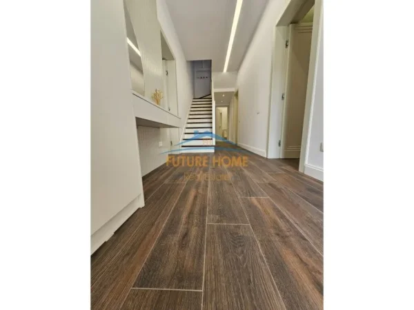 Tirane, jepet me qera Vile 2 Katshe , 700 m² 2.500 € (Mullet)