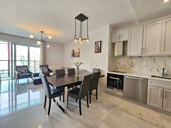 Tirane, jepet me qera apartament 2+1+Ballkon Kati 6, 125 m² 2200 €