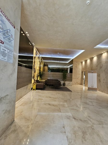 Tirane, jepet me qera apartament 2+1+Ballkon Kati 6, 125 m² 2200 €