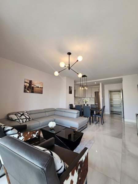 Tirane, jepet me qera apartament 2+1+Ballkon Kati 6, 125 m² 2200 €