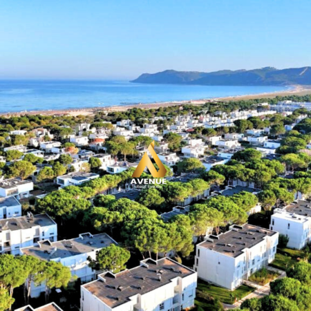 Green and White Minimalist House for Sale Facebook Post - 2025-10-03T145637.760.png