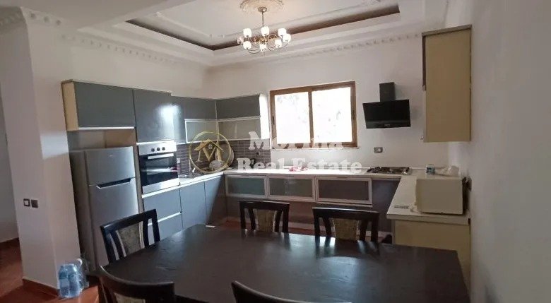 Tirane, jepet me qera shtepi 3+1+Ballkon Kati 2, 120 m² 500 € (Poligrafiku)