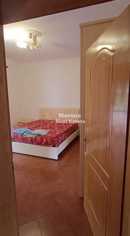 Tirane, jepet me qera shtepi 3+1+Ballkon Kati 2, 120 m² 500 € (Poligrafiku)