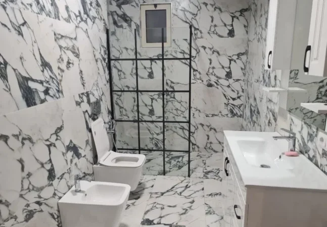 Tirane, jepet me qera zyre Kati 3, 98 m² 600 € (KOMUNA E PARISIT)