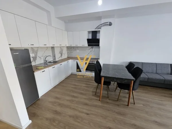 Tirane, jepet me qera apartament 1+1+Ballkon Kati 2, 60 m² 400 € (ALI DEMI)