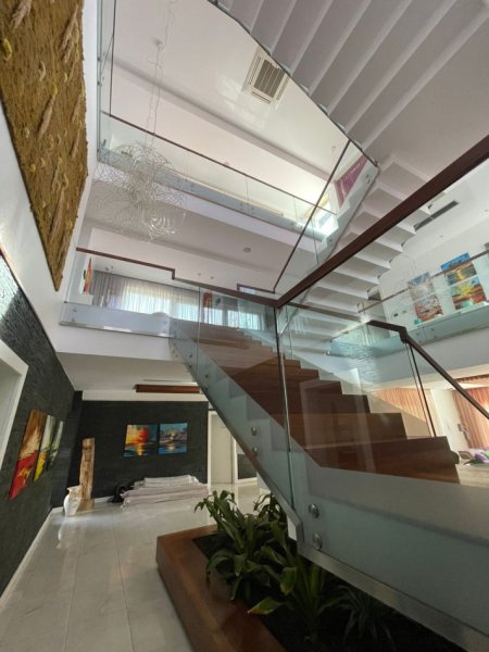 Tirane, jepet me qera Vile 5+1+Aneks+Ballkon Kati 2, 900 m² 15.000 € 