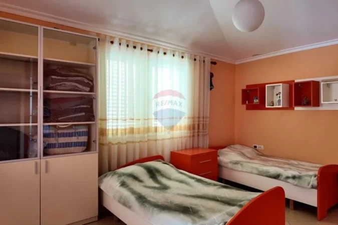 Tirane, shitet Vile 3 Katshe , 256 m² 350.000 € (Rruga Shefqet Kuka)