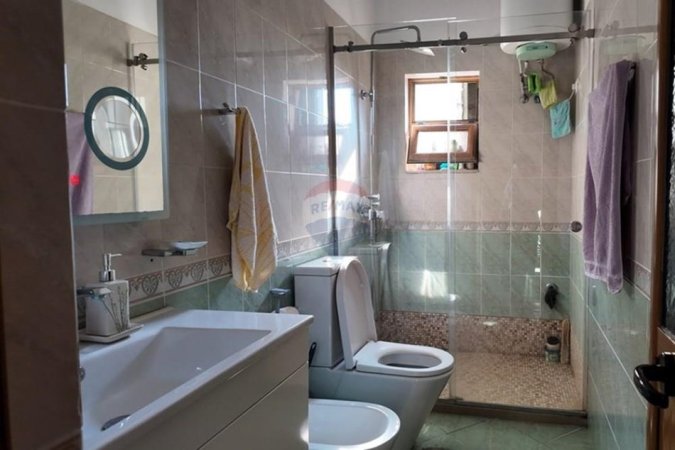 Tirane, shitet Vile 3 Katshe , 256 m² 350.000 € (Rruga Shefqet Kuka)