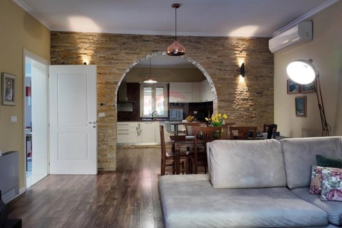 Tirane, shitet Vile 3 Katshe , 256 m² 350.000 € (Rruga Shefqet Kuka)