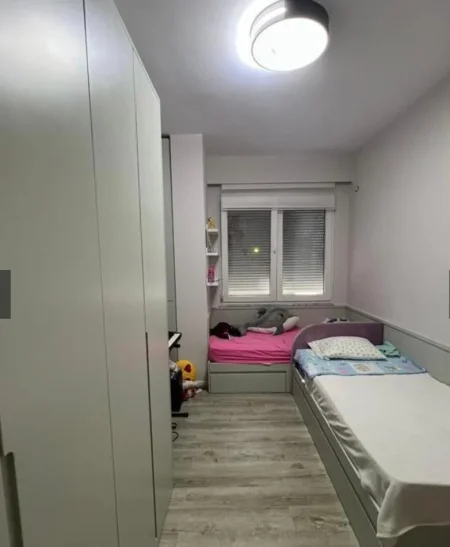 Tirane, shitet apartament 2+1+Ballkon Kati 3, 126 m² 255.000 € (Liqeni i Thate)