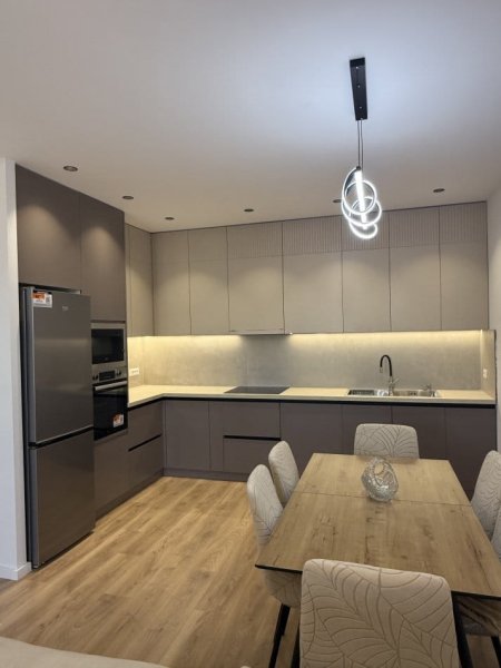Tirane, jepet me qera apartament 2+1+Ballkon Kati 6, 86 m² 650 € (Rruga 5 Maji)