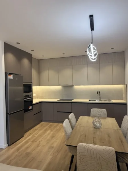 Tirane, jepet me qera apartament 2+1+Ballkon Kati 6, 86 m² 650 € (Rruga 5 Maji)