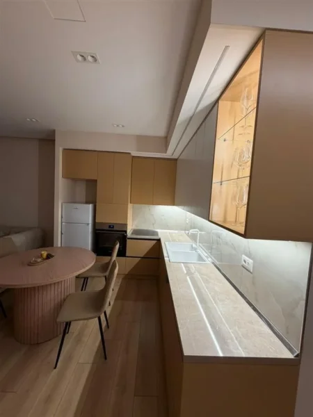 Tirane, jepet me qera apartament 2+1+Ballkon Kati 4, 115 m² 899 € (VIZION PLUS)