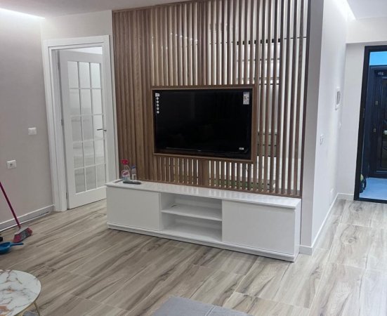 Tirane, jepet me qera apartament 1+1 Kati 5, 60 m² 650 € (prane shkolles Servete Maci)