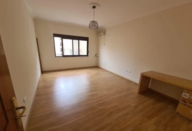 Tirane, jepet me qera apartament 2+1 Kati 3, 98 m² 600 € (KOMUNA E PARISIT)