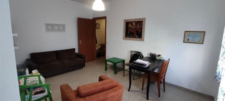 Tirane, shitet apartament 1+1 Kati 1, 71 m² 170.000 € (Godina Kristal Center)