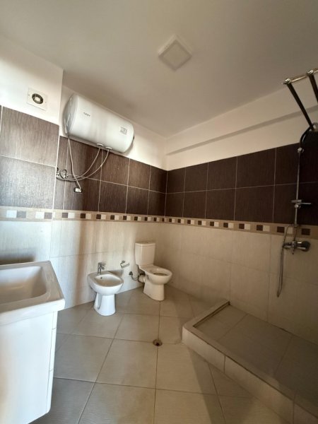 Tirane, shitet apartament 2+1+Ballkon Kati 8, 127 m² 158.000 € (Astir, prane Bar Artistit)