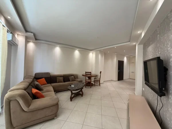 Tirane, shitet apartament 2+1+Ballkon Kati 8, 127 m² 158.000 € (Astir, prane Bar Artistit)