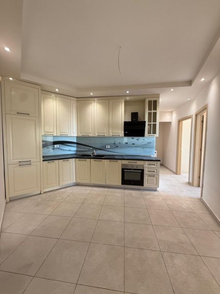 Tirane, shitet apartament 2+1+Ballkon Kati 8, 127 m² 158.000 € (Astir, prane Bar Artistit)