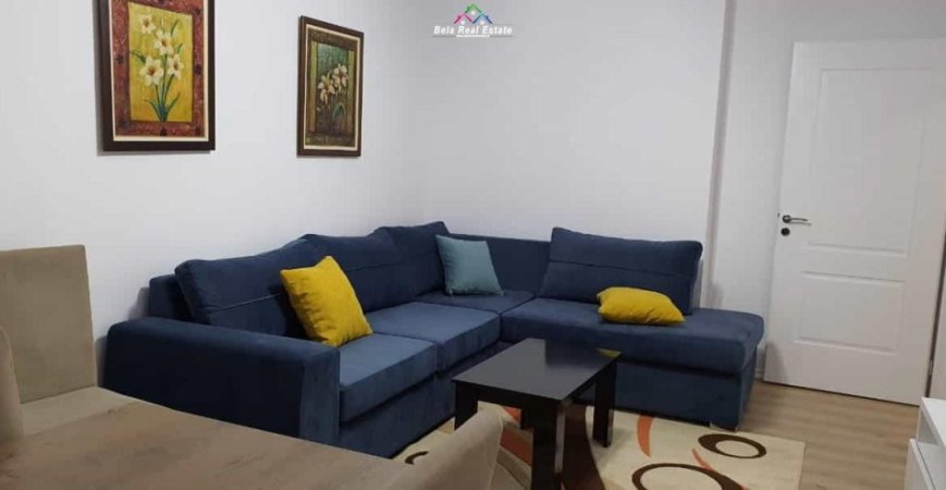 Tirane, jepet me qera apartament 2+1 Kati 4, 80 m² 550 € (prane Bar Angolo)