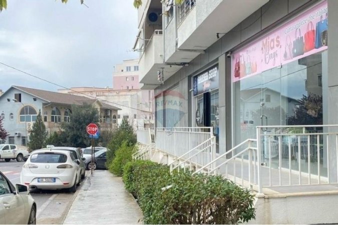 Tirane, shitet dyqan Kati 0, 66 m² 119.000 € (Qesarak)