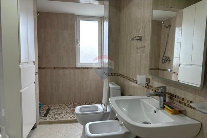 Tirane, shitet apartament 1+1 Kati 4, 54 m² 98.000 € (Xhamia Xhura)